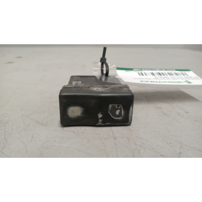 Recambio de mando elevalunas delantero izquierdo para daf serie lf45 desde 06 referencia OEM IAM 7420912389 - Blanco