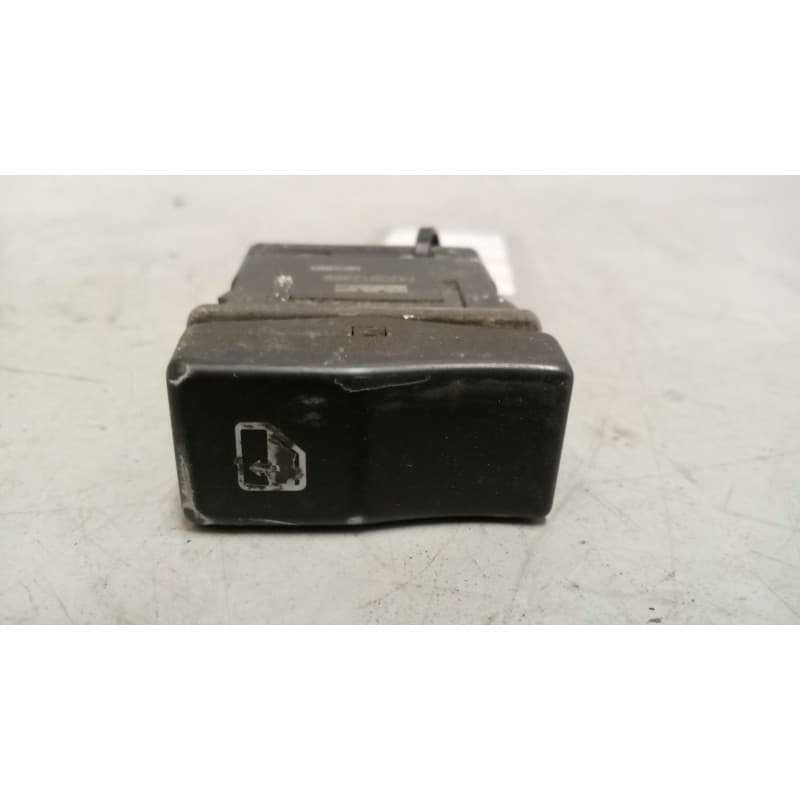 Recambio de mando elevalunas delantero izquierdo para daf serie lf45 desde 06 referencia OEM IAM 7420912389 - Blanco