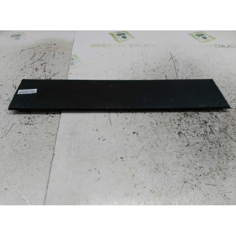 Recambio de moldura puerta trasera izquierda para peugeot boxer furgoneta 2.2 hdi 120 referencia OEM IAM 1308058070 PUERTA TRASE - Blanco