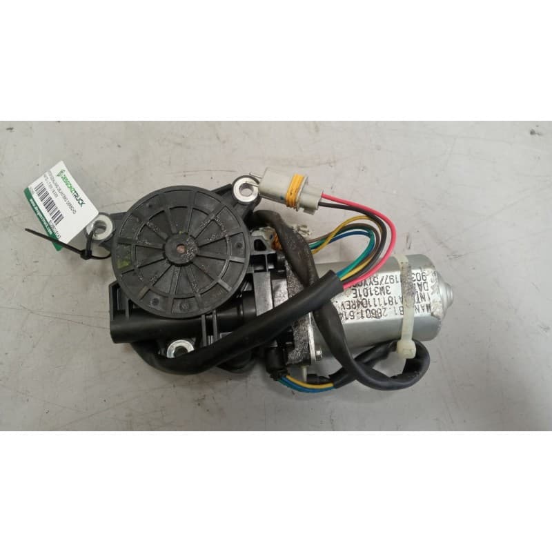 Recambio de motor elevalunas delantero derecho para man tg - l 7.180 / 8.180 8.180 chasis c (compact) referencia OEM IAM 8128601 - Azul