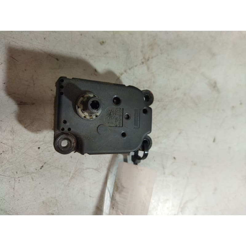Recambio de motor trampilla calefaccion para renault magnum 4xx.18/4xx.26 02 12.0 diesel referencia OEM IAM 41047324 - Blanco