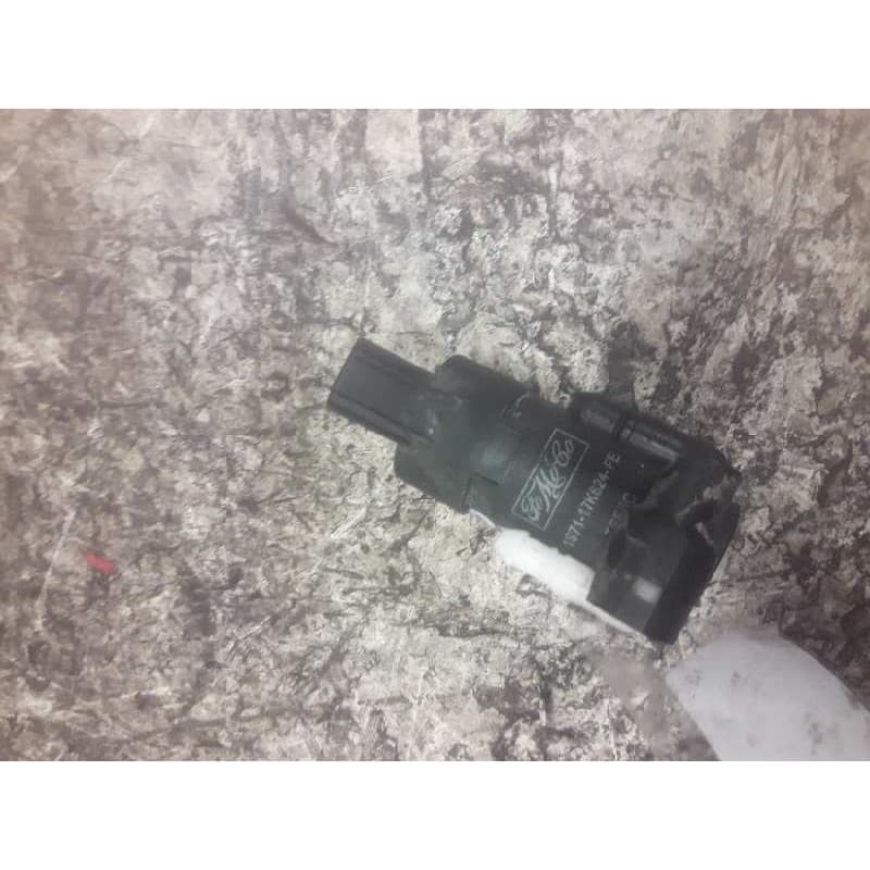 Recambio de bomba limpia para ford focus lim. (cb4) titanium referencia OEM IAM 1S7117K624FE 2 PINS - Blanco