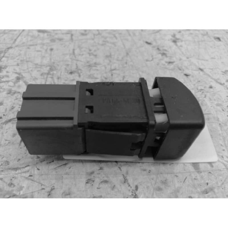 Recambio de boton antivaho para peugeot expert kombi confort acristaldo (5 asientos) referencia OEM IAM - Blanco