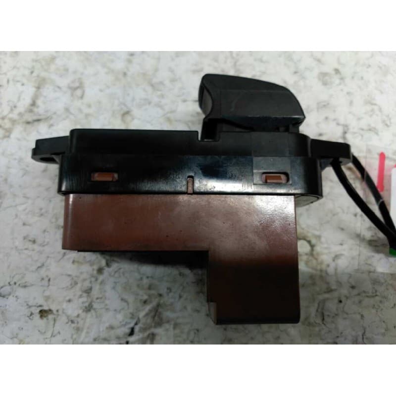 Recambio de mando elevalunas trasero derecho para mazda 6 berlina (gg) 2.0 crtd 143 active (4-ptas.) referencia OEM IAM GP9G6638 - Gris