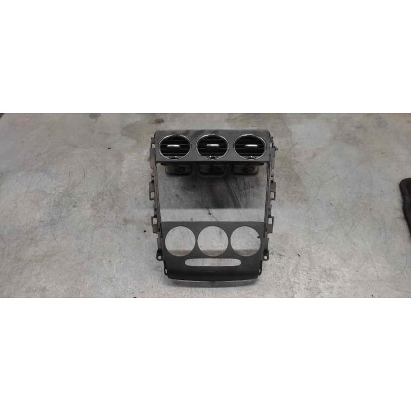 Recambio de guarnecido radio para mazda cx-7 (er) active referencia OEM IAM - Blanco