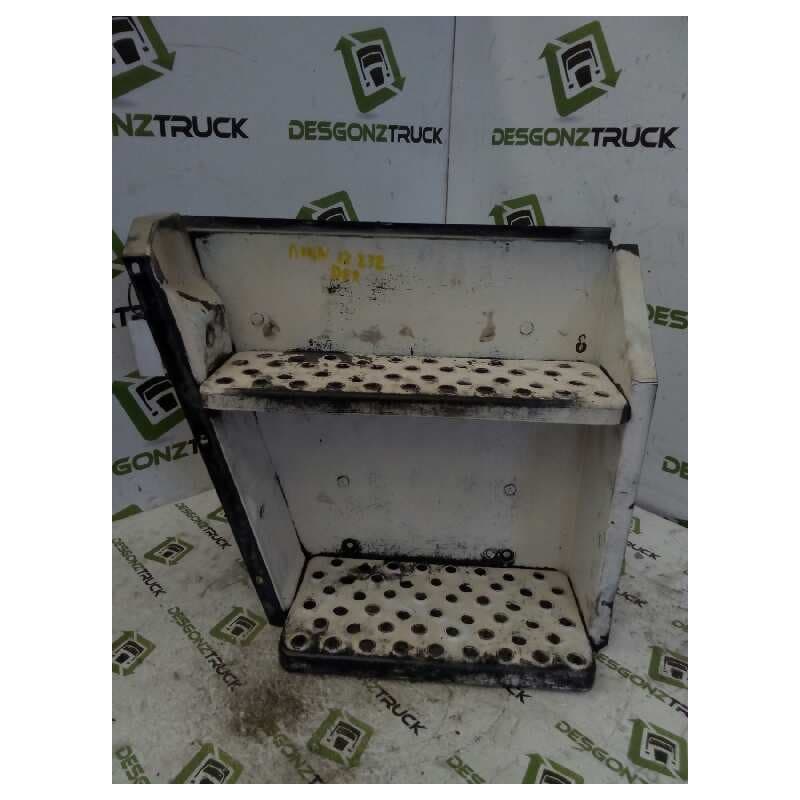 Recambio de peldaño derecho para man m 90 12.232 169/170 kw fki bat. 3200 pma11.8 170 kw tráfico urbano referencia OEM IAM