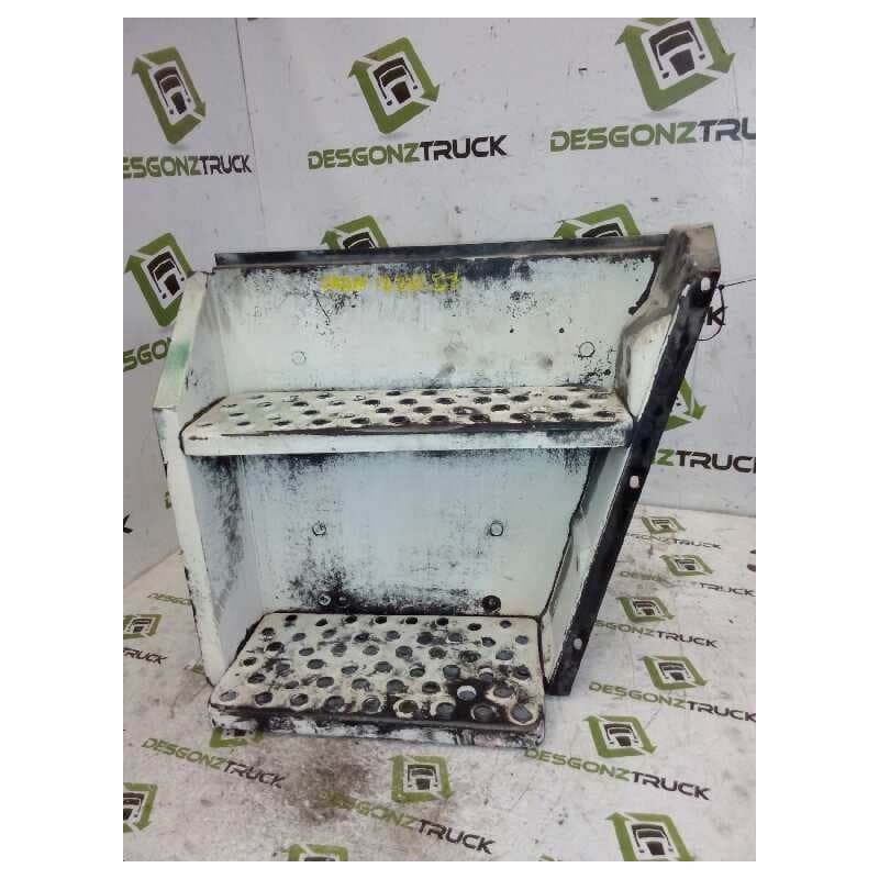 Recambio de peldaño izquierdo para man m 90 12.232 169/170 kw fki bat. 3200 pma11.8 170 kw tráfico urbano referencia OEM IAM