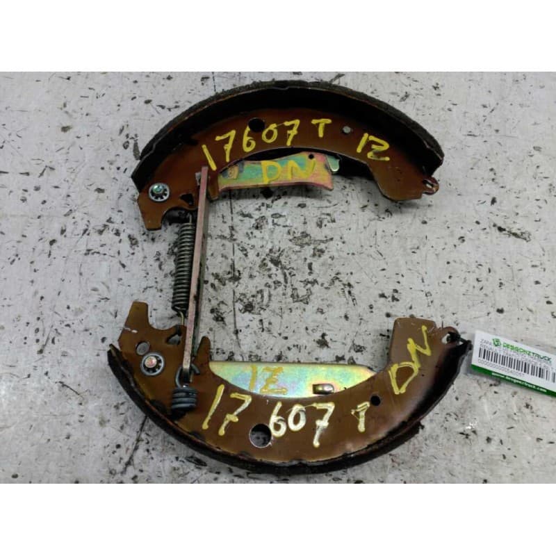 Recambio de zapatas de freno traseras para renault trafic (desde 5.89) t 1100 referencia OEM IAM IZQUIERDAS - Blanco