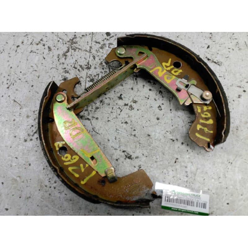 Recambio de zapatas de freno traseras para renault trafic (desde 5.89) t 1100 referencia OEM IAM TRASERAS DERECHAS - Blanco
