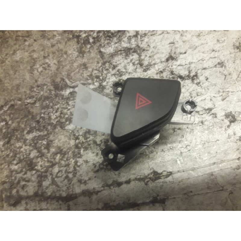 Recambio de warning para hyundai i30 referencia OEM IAM 864W01404 8 PINS - Negro