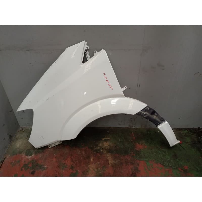 Recambio de aleta delantera izquierda para riocar march 07 referencia OEM IAM A9066200210 - Blanco