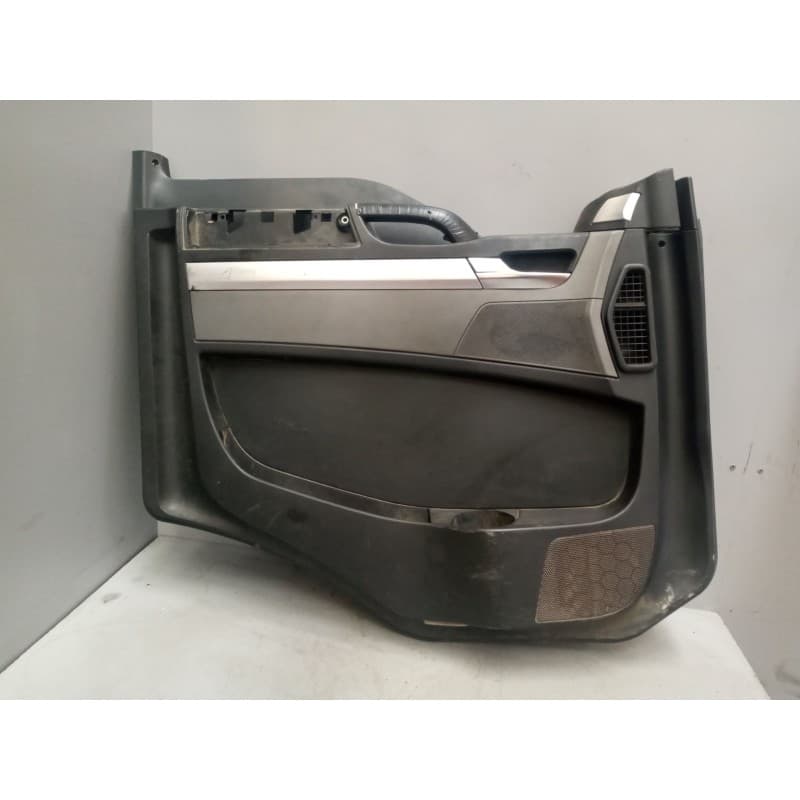 Recambio de guarnecido puerta delantera izquierda para man tgs referencia OEM IAM 81626306105 81626306147 - Blanco