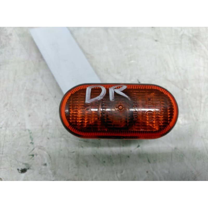 Recambio de piloto lateral derecho para renault clio ii fase i (b/cbo) 1.9 d referencia OEM IAM 7700822136 - Gris