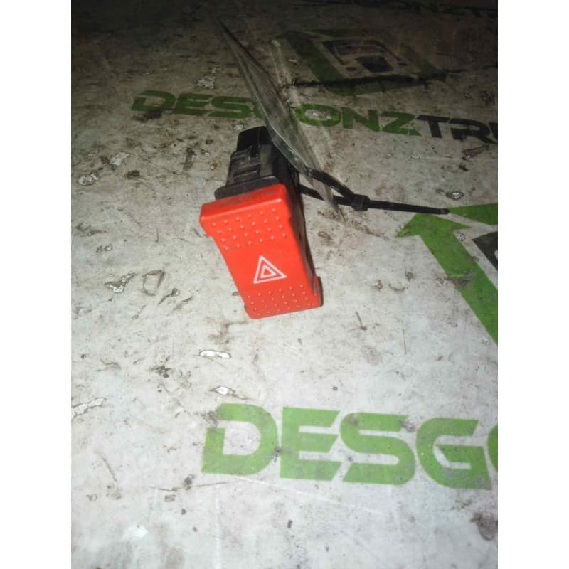 Recambio de warning para iveco daily config. paquetería cabina simple 35s... batalla 3750 referencia OEM IAM 69501526 - Blanco