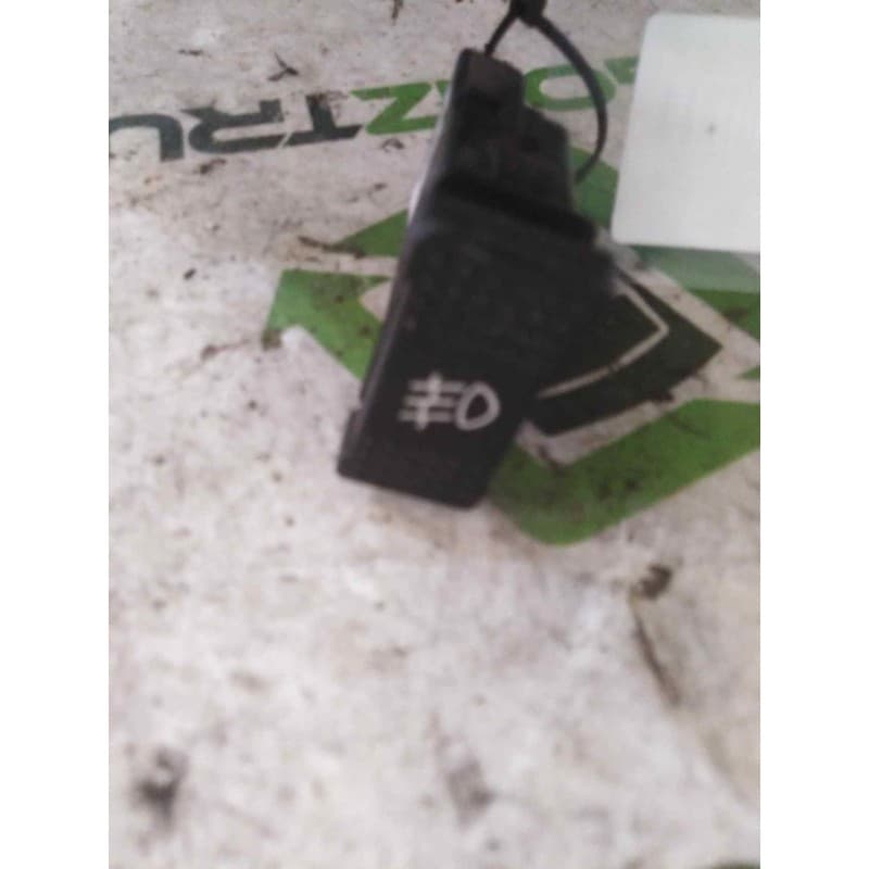 Recambio de boton antiniebla para iveco daily config. paquetería cabina simple 35s... batalla 3750 referencia OEM IAM 69500503 - Blanco