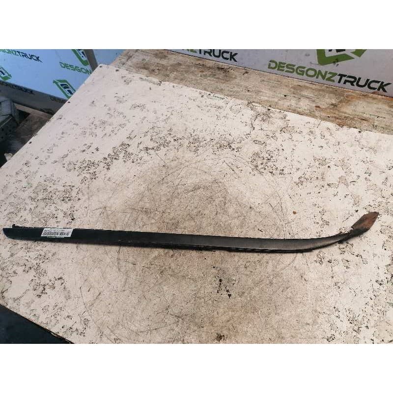Recambio de moldura luna delantera para ford fiesta berlina básico referencia OEM IAM DERECHA - Blanco