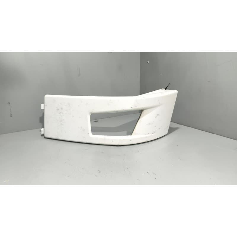 Recambio de moldura para renault serie t 10.8 diesel referencia OEM IAM 82706550 - Blanco