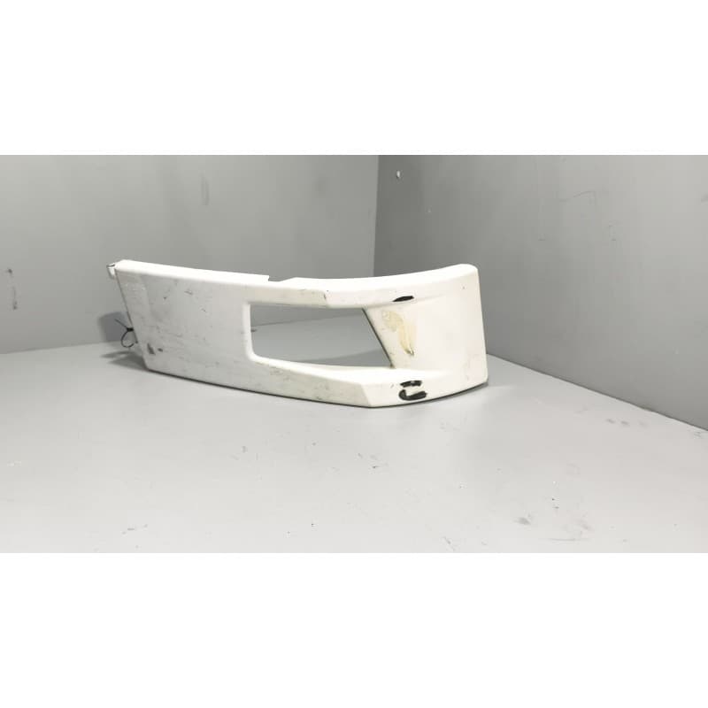 Recambio de moldura para renault serie t 10.8 diesel referencia OEM IAM 82706552 - Blanco