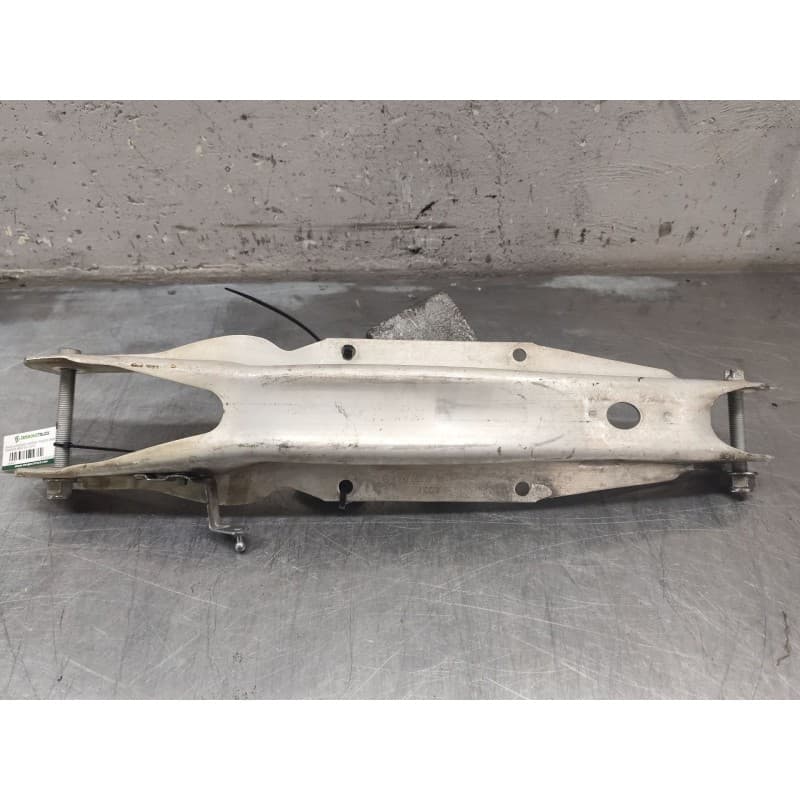 Recambio de brazo suspension inferior trasero derecho para mercedes-benz gla (h247) gla 200 d (247.712) referencia OEM IAM A2473 - Blanco