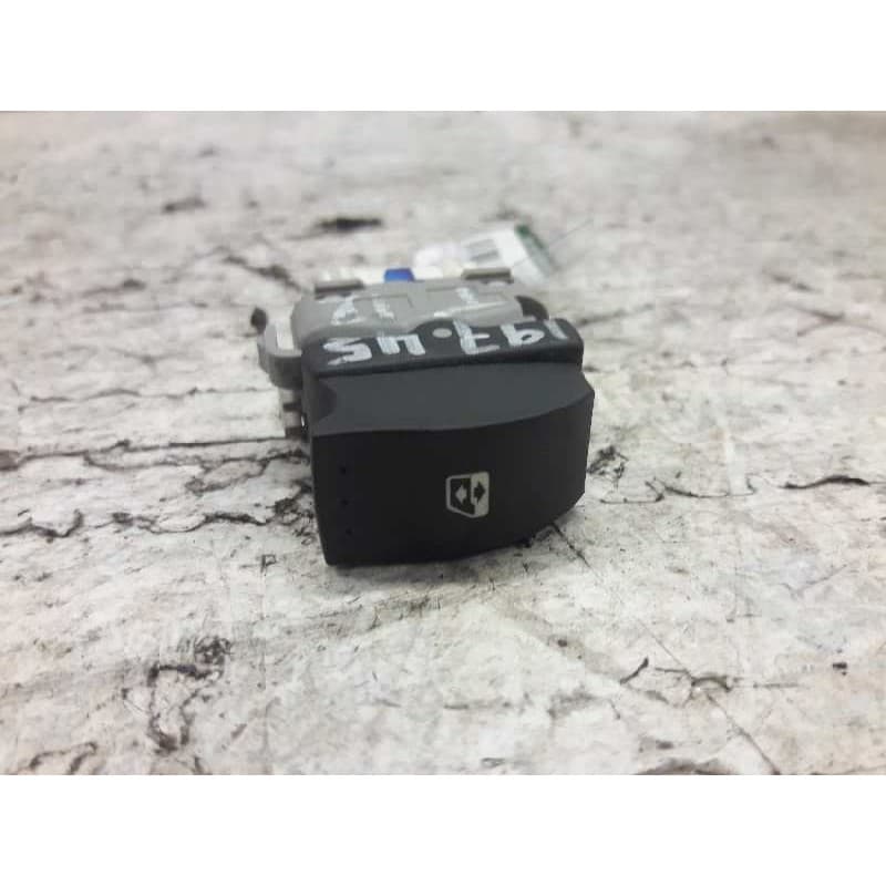 Recambio de mando elevalunas trasero izquierdo para renault megane ii berlina 5p confort authentique referencia OEM IAM - Gris