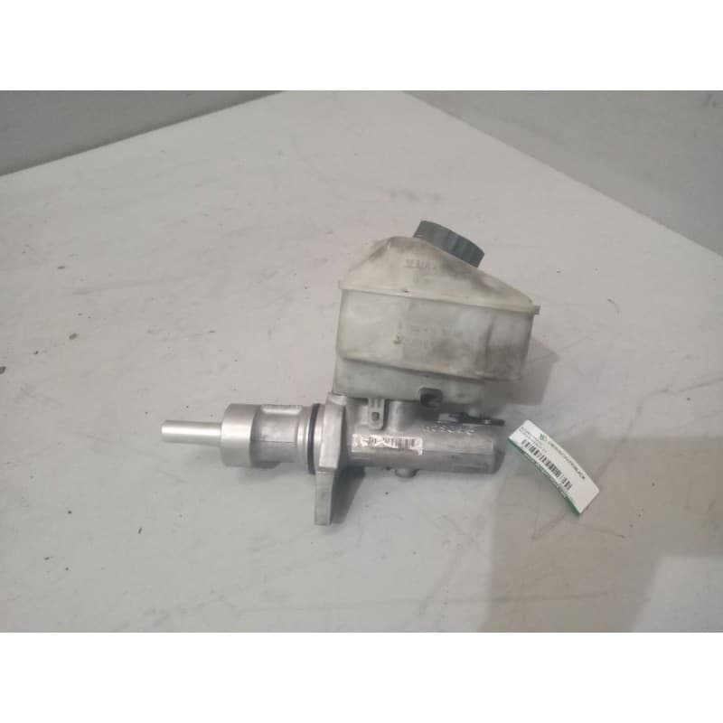Recambio de bomba freno para riocar march 07 referencia OEM IAM A0004317601 - Blanco
