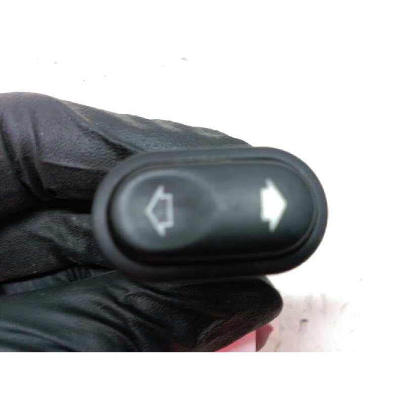 Recambio de mando elevalunas trasero derecho para ford scorpio berl./turnier referencia OEM IAM 14529AA 03160000 - Negro