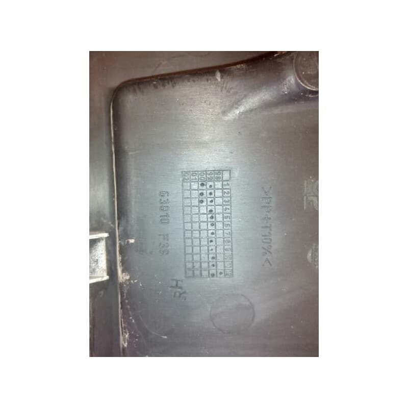 Recambio de molduras traseras para nissan trucks cabstar e 110.35 referencia OEM IAM 63810F39 MOLDURA PASO DE RUEDA DERECHO