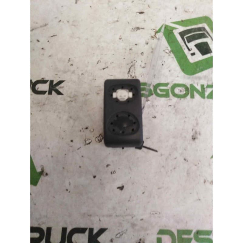 Recambio de mando elevalunas delantero derecho para iveco eurocargo 05.03 5.9 diesel referencia OEM IAM 504096615 - Blanco