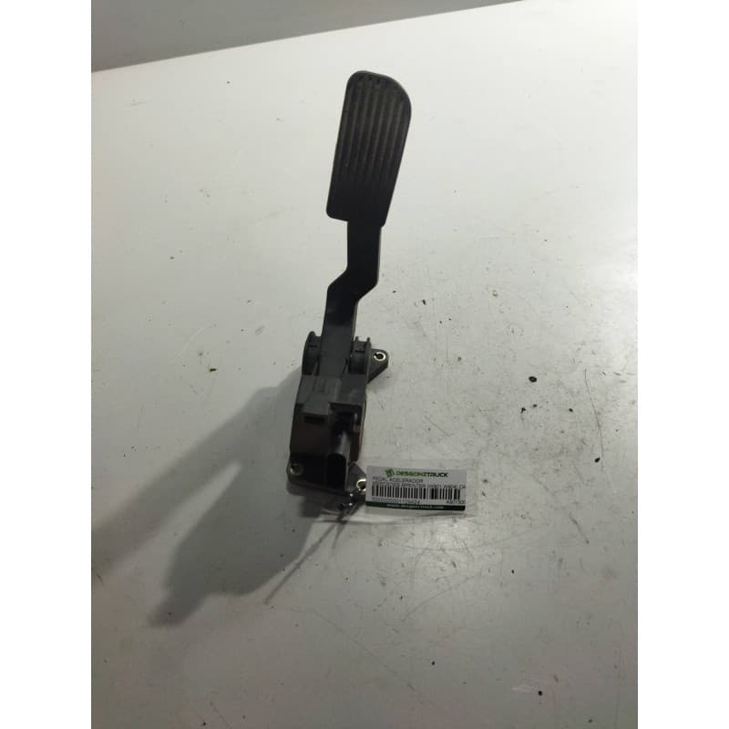 Recambio de pedal acelerador para mercedes-benz sprinter (w901,w904) caja cerr. 2.3 cat referencia OEM IAM A9013000404 - Blanco