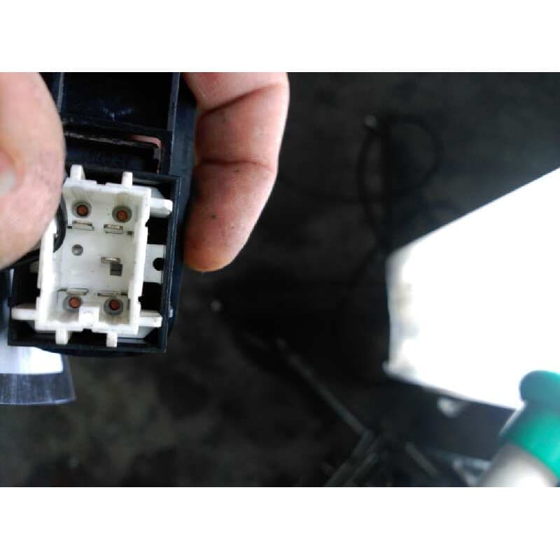Recambio de mando elevalunas trasero izquierdo para toyota avensis berlina (t 22) 2.0 d4-d luna (4-ptas.) referencia OEM IAM - Verde