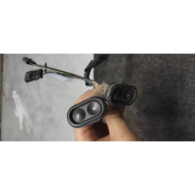 Recambio de mando elevalunas delantero izquierdo para opel tigra 1.6 16v referencia OEM IAM