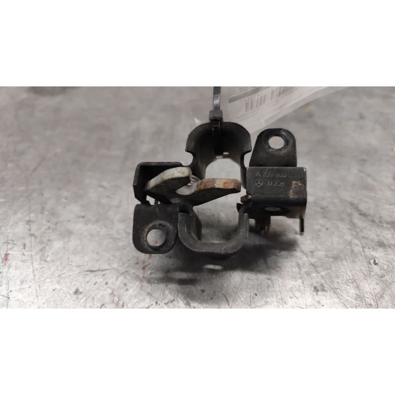 Recambio de cerradura capot para mercedes-benz clase e (w211) berlina e 270 cdi (211.016) referencia OEM IAM 2038800060 - Negro