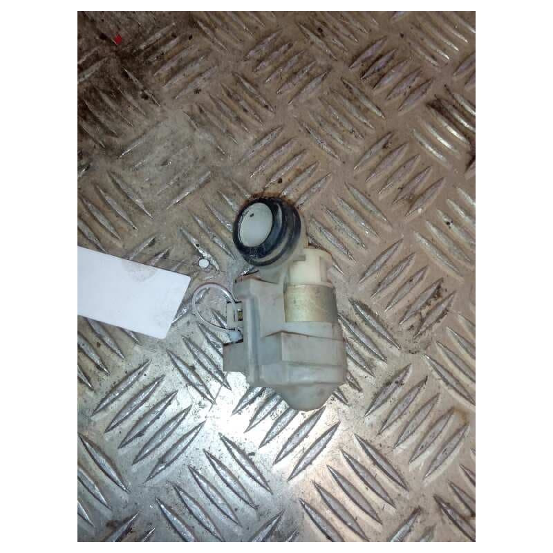 Recambio de bomba limpia para nissan trade 100 caja cerrada, techo elevado referencia OEM IAM - Blanco