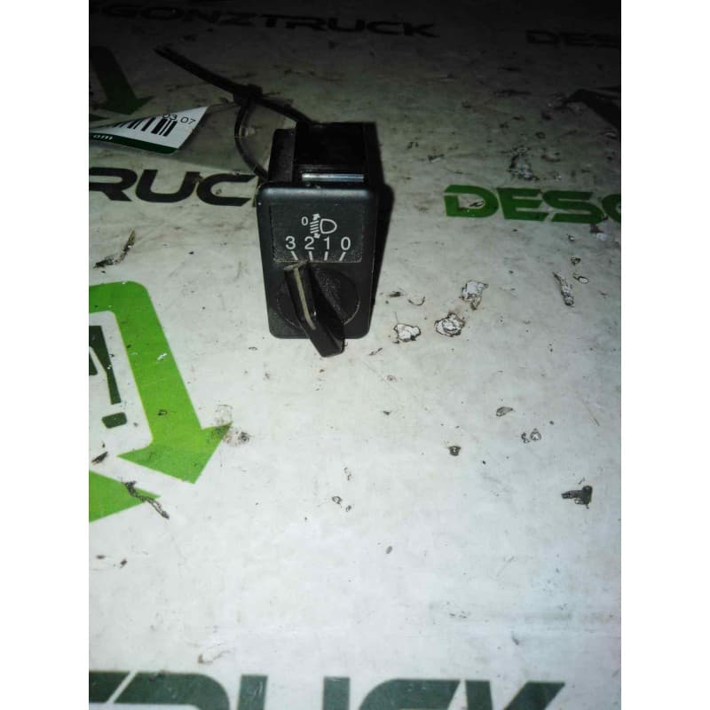 Recambio de mando regulador de faros para renault maxity fg 150.35/45 referencia OEM IAM - Blanco