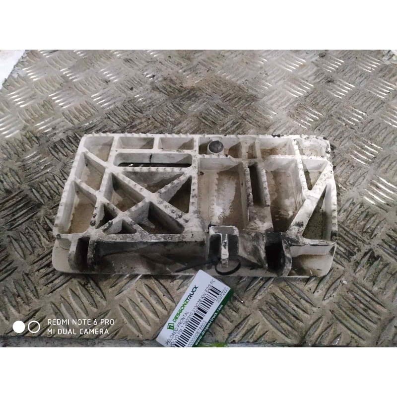 Recambio de peldaño frontal para volvo fm 7 290/310 213/228 kw e2/3 fg 4900 18 to (4x2) largo (lh1 o l2h1) referencia OEM IAM 2 - Blanco