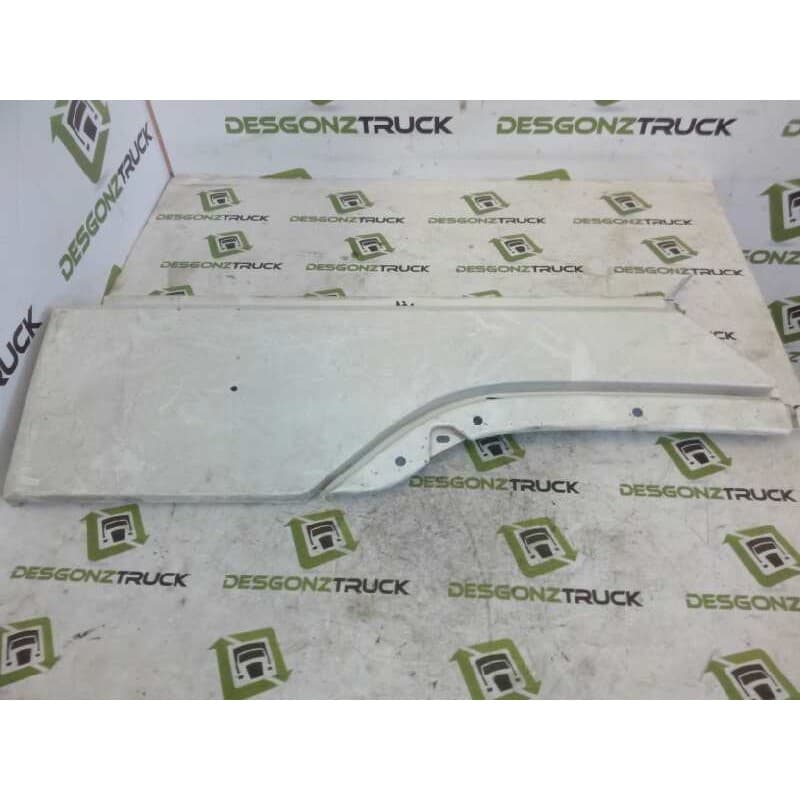 Recambio de moldura trasera cabina para volvo trucks fh 12 fh 12.460 (460cv) referencia OEM IAM 3175930 PARTE DERECHA