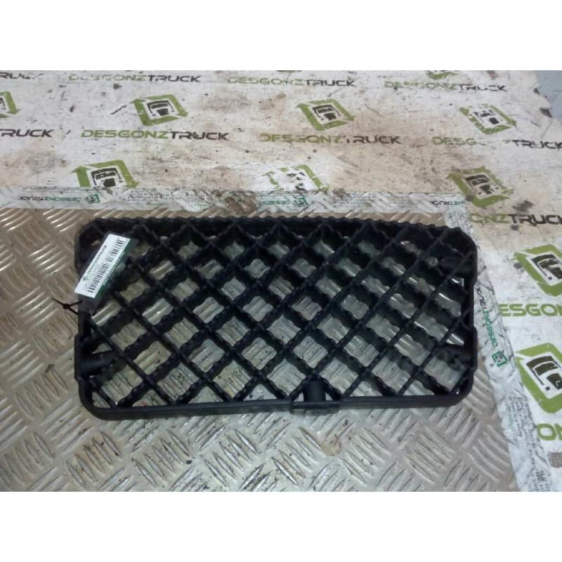 Recambio de huella peldaño para iveco eurocargo tector 5.9 diesel referencia OEM IAM 504043817 PARTE DE ARRIBA - Blanco