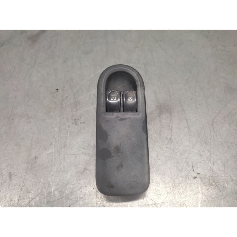 Recambio de mando elevalunas delantero izquierdo para renault clio iii grandtour (kr0/1_) 1.5 dci (kr0f) referencia OEM IAM 8200 - Negro