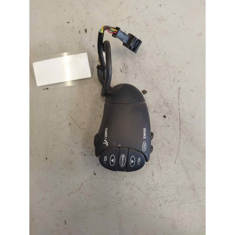 Recambio de mando radio para renault premium lander 10.8 diesel referencia OEM IAM 7421014639 - Verde