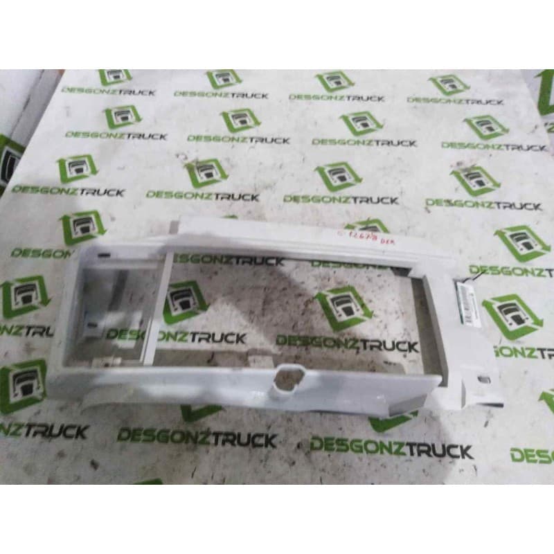 Recambio de molduras delanteras para renault b 120-35/55/65 messenger e2 2.8 diesel referencia OEM IAM 5000368208 MOLDURA DELAN - Blanco