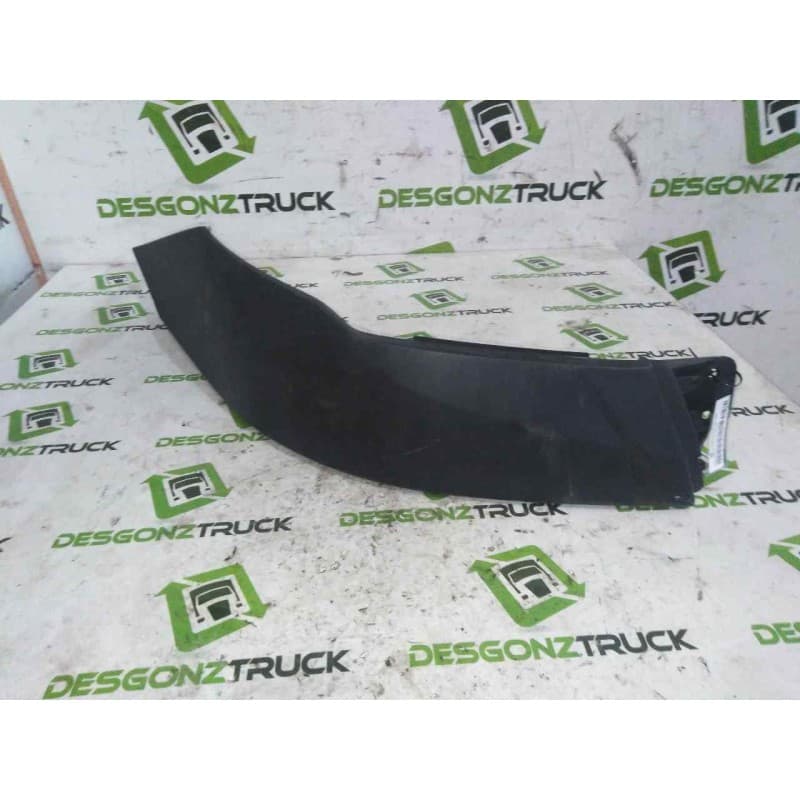 Recambio de molduras delanteras para iveco daily pr 3.0 diesel referencia OEM IAM 5801354006 5801339977 MOLDURA PARAGOLPES DEREC - Blanco