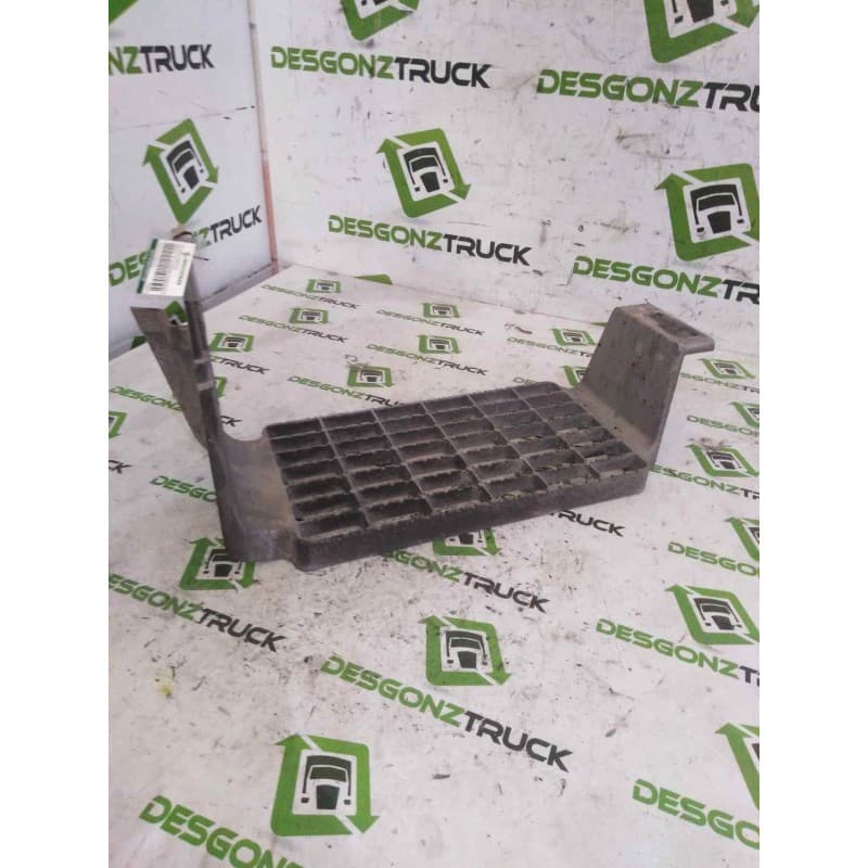 Recambio de peldaño derecho para renault b 120-35/55/65 messenger e2 2.8 diesel referencia OEM IAM 5000370940 - Blanco
