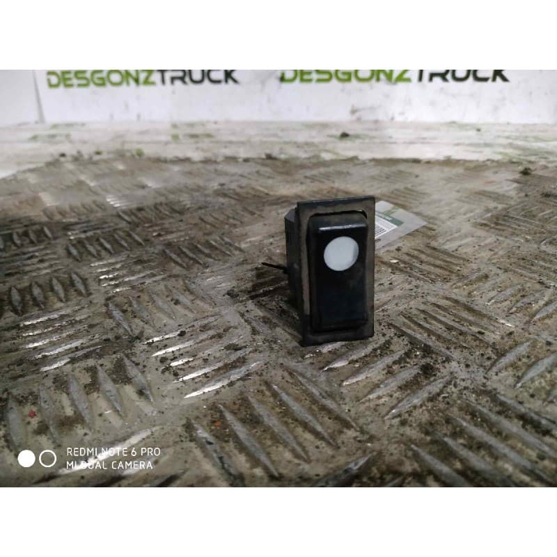 Recambio de mando elevalunas delantero derecho para renault magnum ab 2005 cabina adel.tractor semirr. 4x2 4xx.18 gran espacio r - Rojo