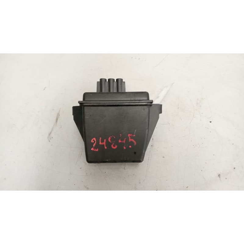 Recambio de acumulador de vacio para riocar march 07 referencia OEM IAM A6510700168 - Blanco