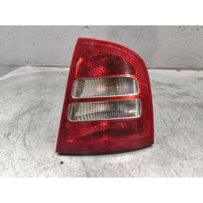 Recambio de piloto trasero derecho para skoda octavia i (1u2) 1.9 tdi referencia OEM IAM - Plata