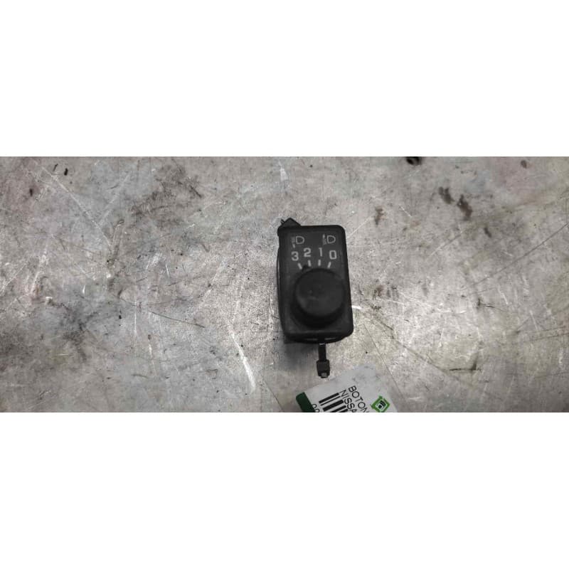 Recambio de boton regulacion de faros para nissan terrano/terrano.ii (r20) aventura referencia OEM IAM 251900F000 4 PINS - Blanco