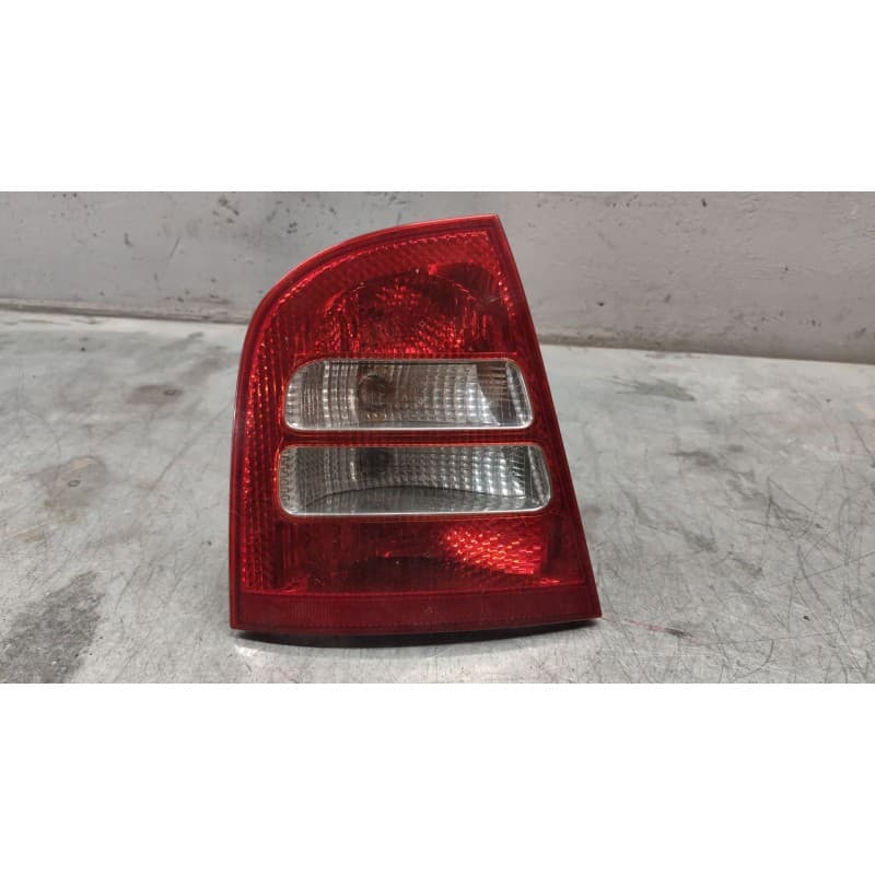 Recambio de piloto trasero izquierdo para skoda octavia i (1u2) 1.9 tdi referencia OEM IAM - Plata