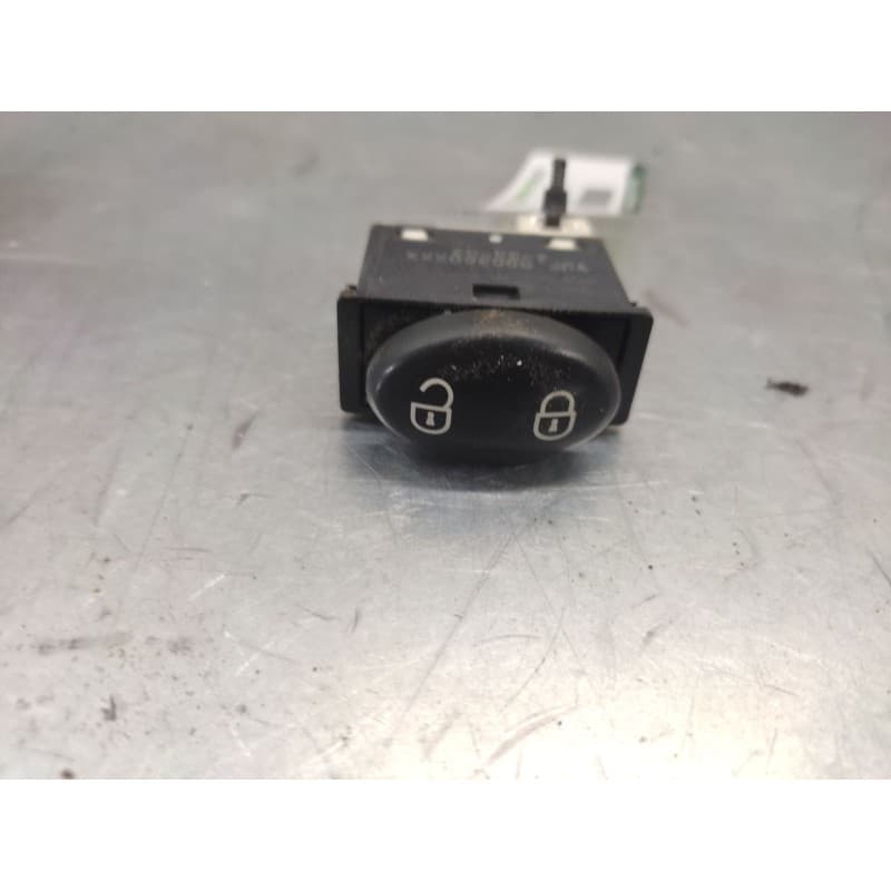 Recambio de boton cierre centralizado para mg serie 75 (rj) 2.0 cdti classic referencia OEM IAM YUF000360 4 PINS - Azul