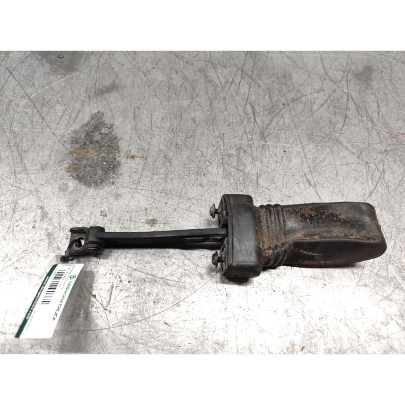 Recambio de retenedor puerta para audi a4 ber. (b8) básico referencia OEM IAM 8K0839249A TRASERO IZQUIERDO