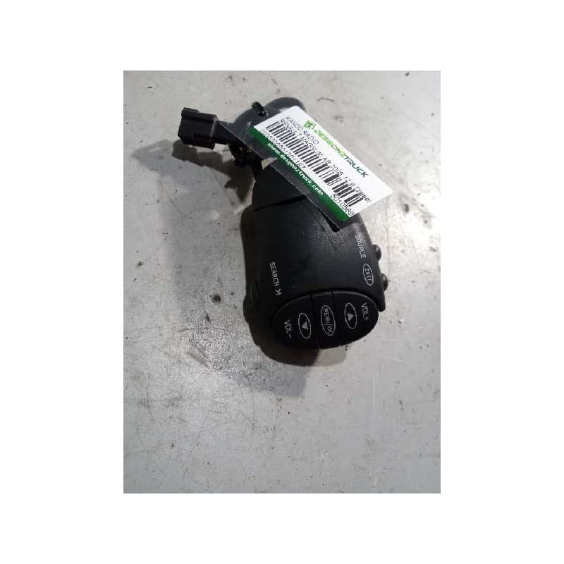 Recambio de mando radio para renault magnum ab 2005 12.8 diesel referencia OEM IAM 5010589997 - Blanco